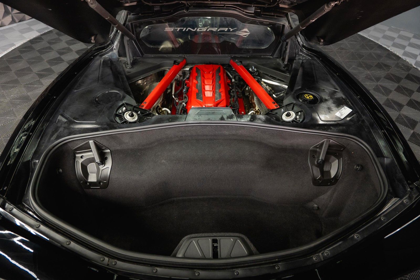 Fahrzeugabbildung Corvette C8 Stingray 1LT Targa Z51 Performance 19% VAT