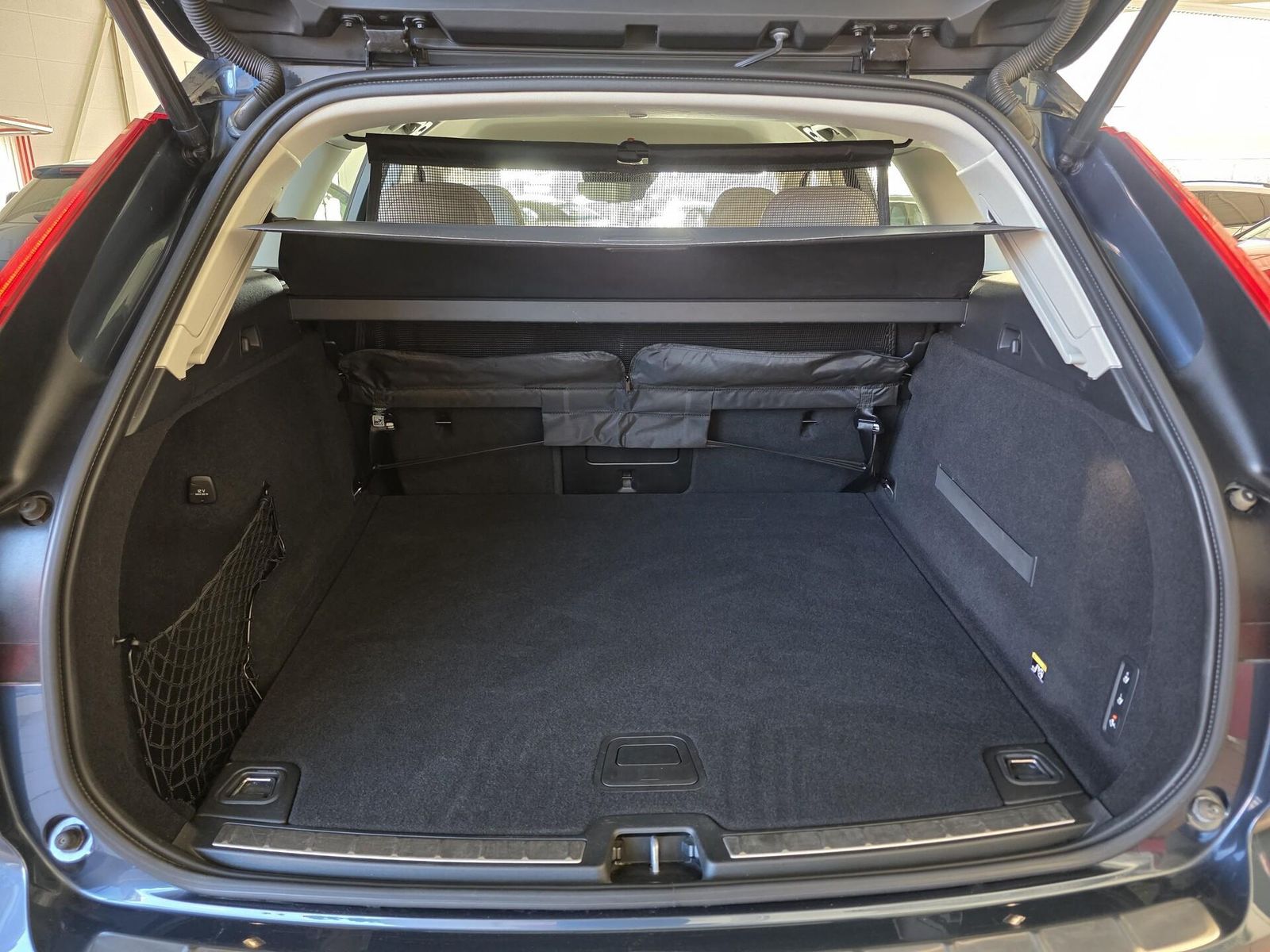 Fahrzeugabbildung Volvo XC 60 D4 /StandHz/Keyless/Carplay/Ahk