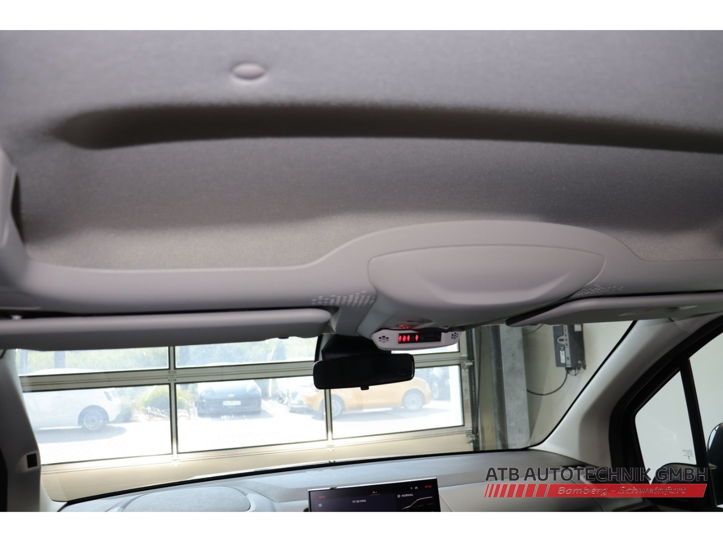 Fahrzeugabbildung Fiat Qubo -L 5-Sitzer ICON 50kWh 136PS Apple CarPlay