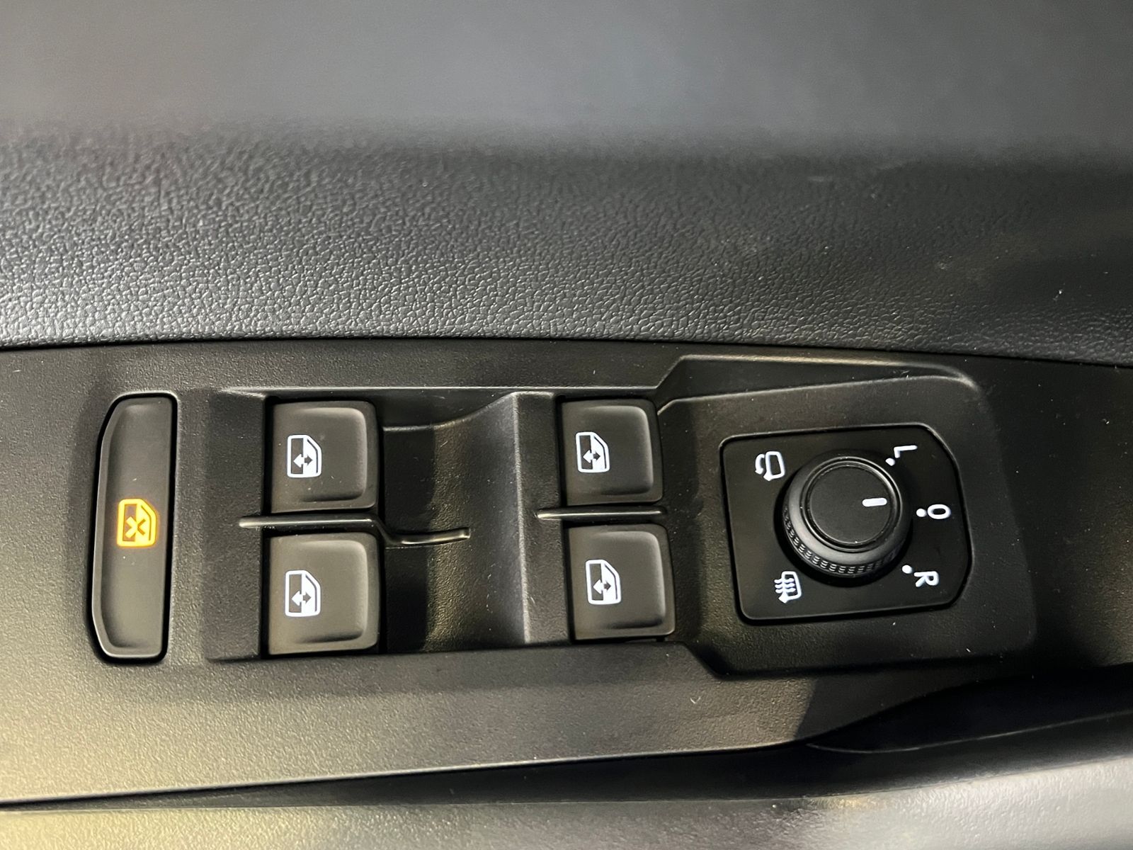 Fahrzeugabbildung Volkswagen Polo Life 1.0 TSI *LED, App Connect, PDC, Kamera