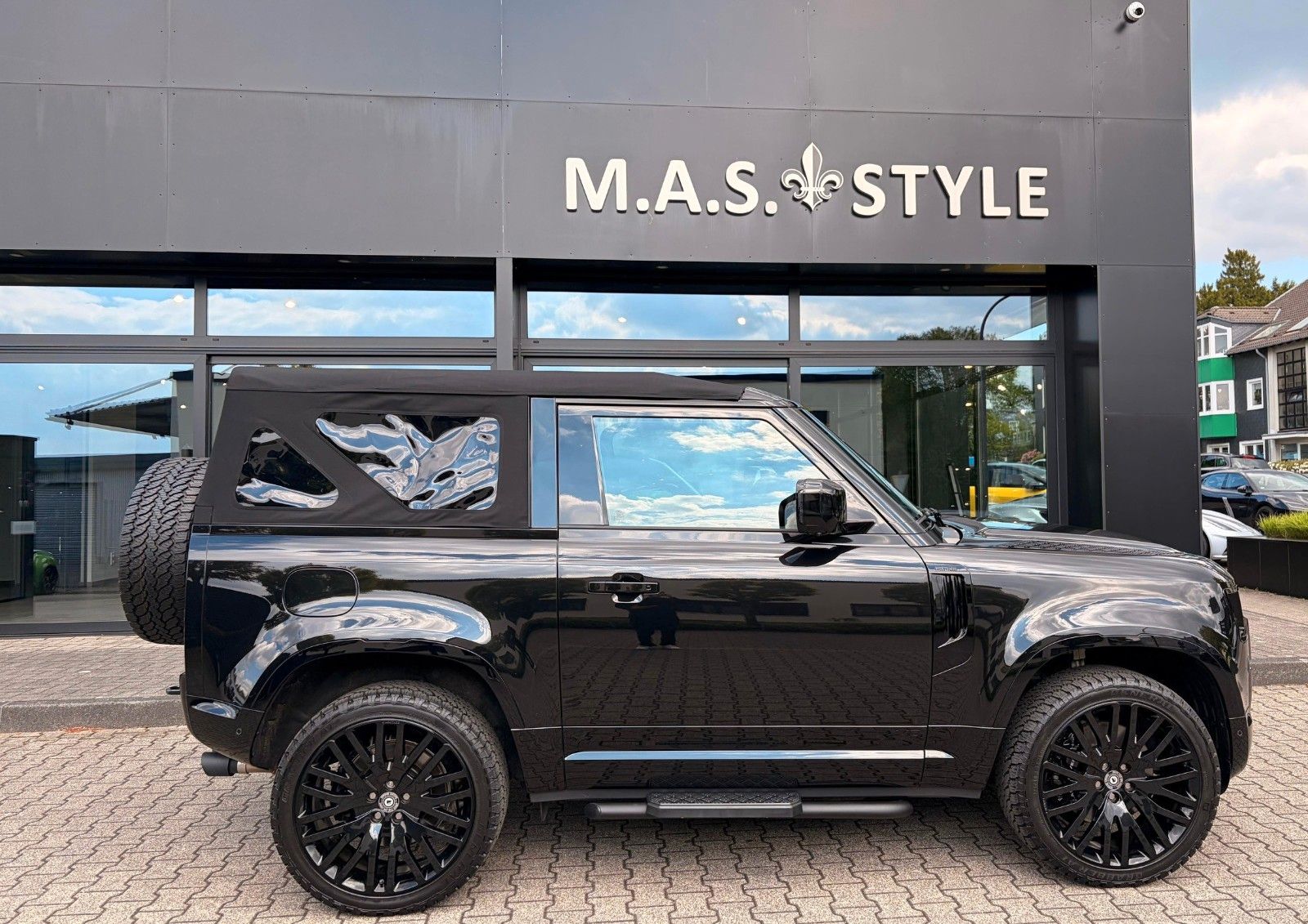 Fahrzeugabbildung Land Rover Defender 90 V8 Cabrio Einzelstück m. TÜV