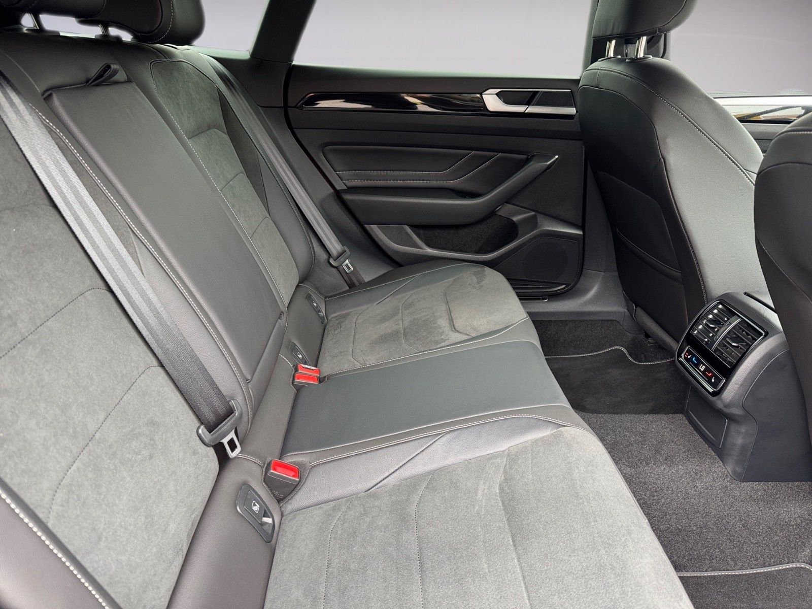 Fahrzeugabbildung Volkswagen Arteon Shooting Brake R-Line 2.0 TSI