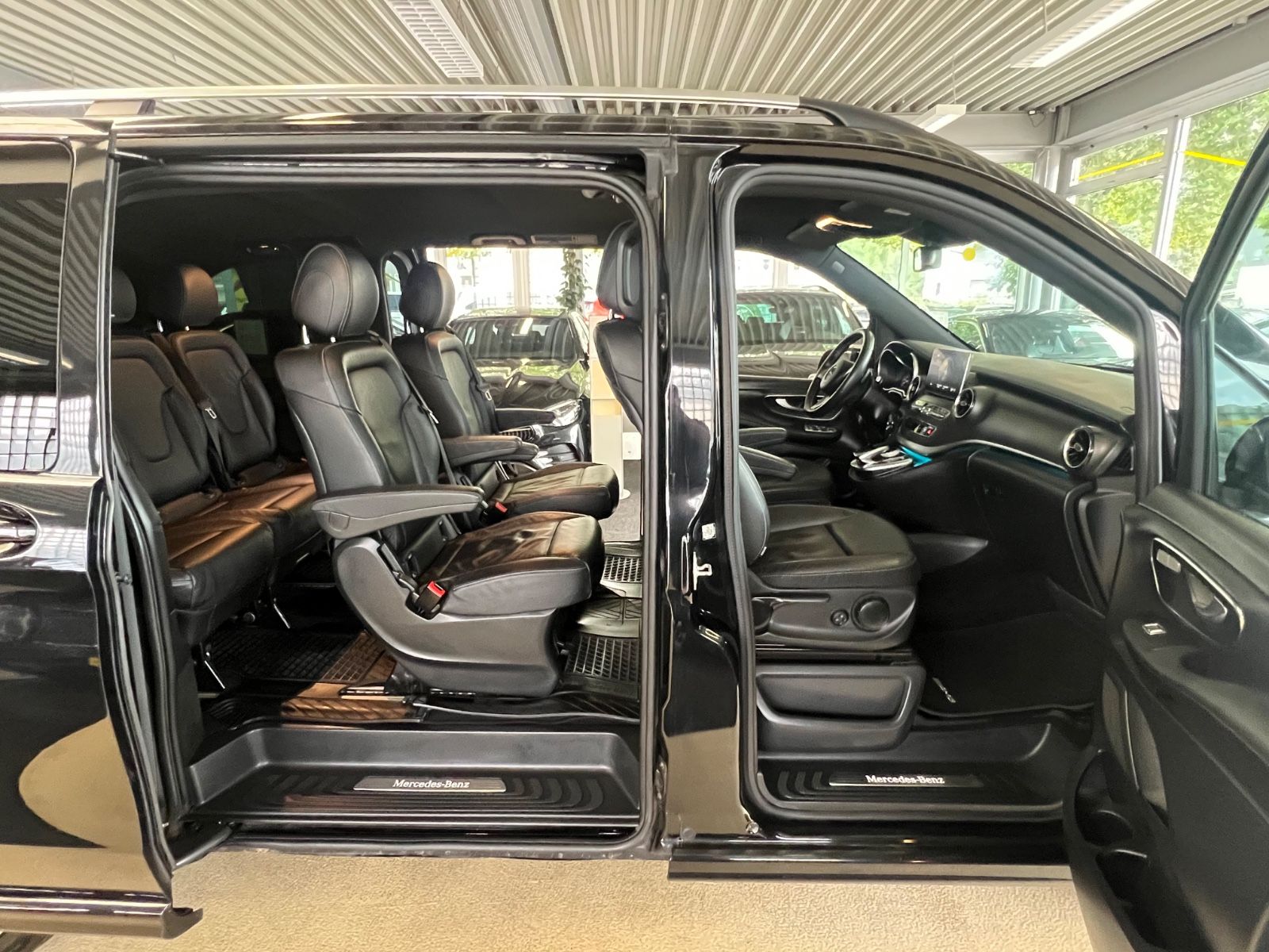 Fahrzeugabbildung Mercedes-Benz V 250 d EDITION AMG LINE kompakt *7.SITZER*