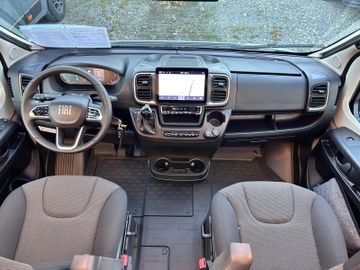 Westfalia Columbus 600 E 140 PS Automatik Skyview SOLAR