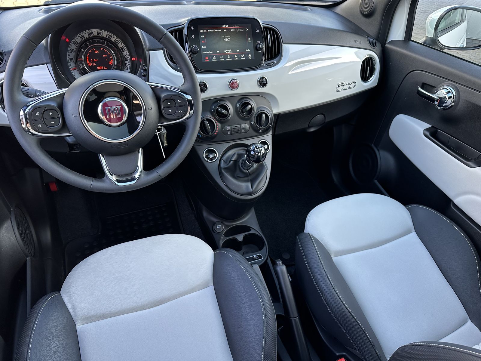 Fahrzeugabbildung Fiat 500 1.0 GSE Dolcevita PANORAMA+KOMFORT-PAKET+PP