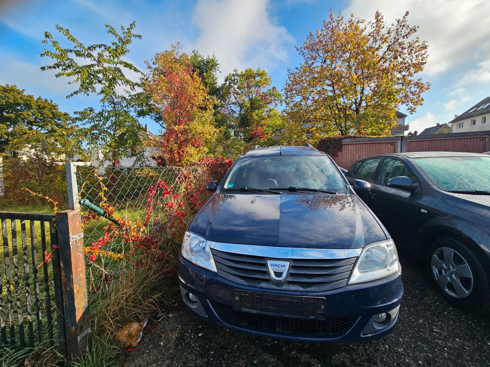 Dacia Logan 2011 — rear view