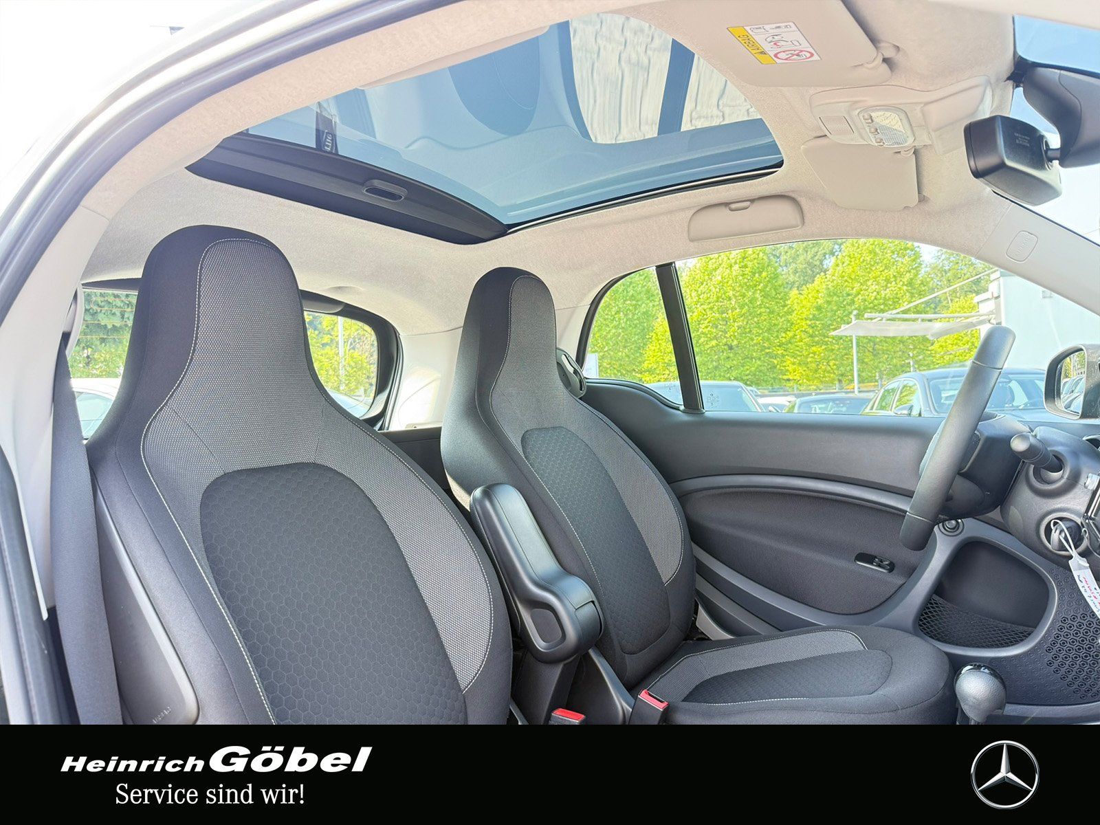 Fahrzeugabbildung Smart SMART EQ FORTWO*PANO*AMBIENTE*KAMERA*LED*PDC