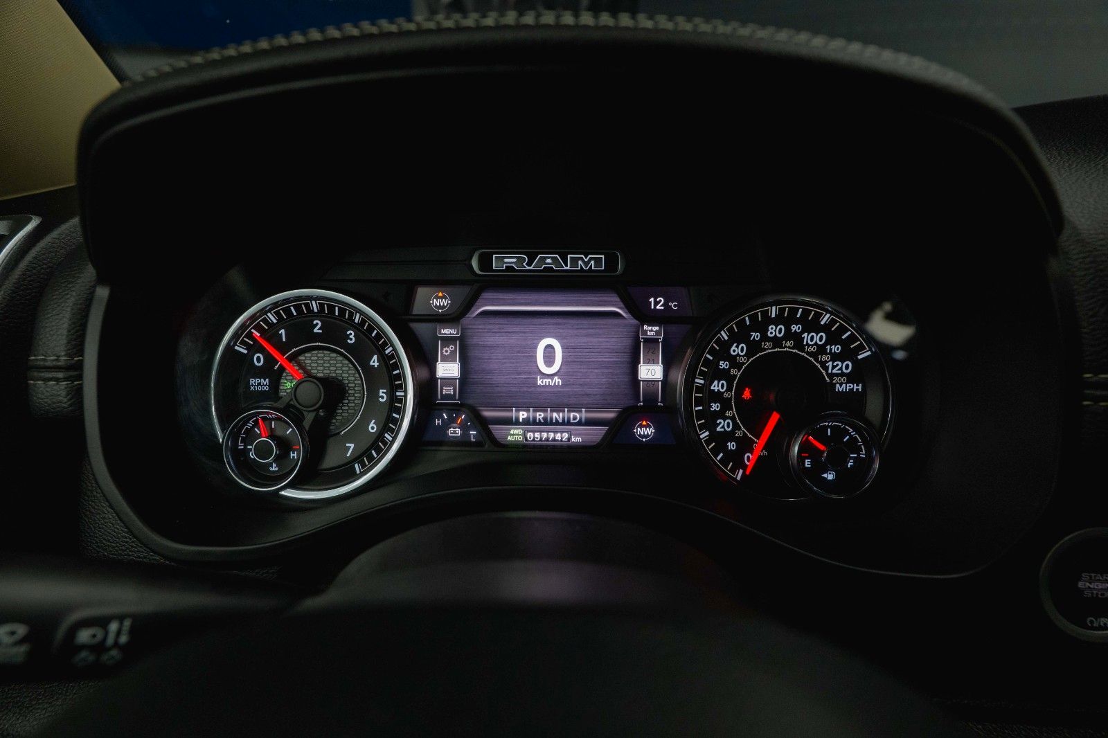 Fahrzeugabbildung Dodge RAM 5.7 V8 HEMI 4x4 Offroad LARAMIE Night 19%