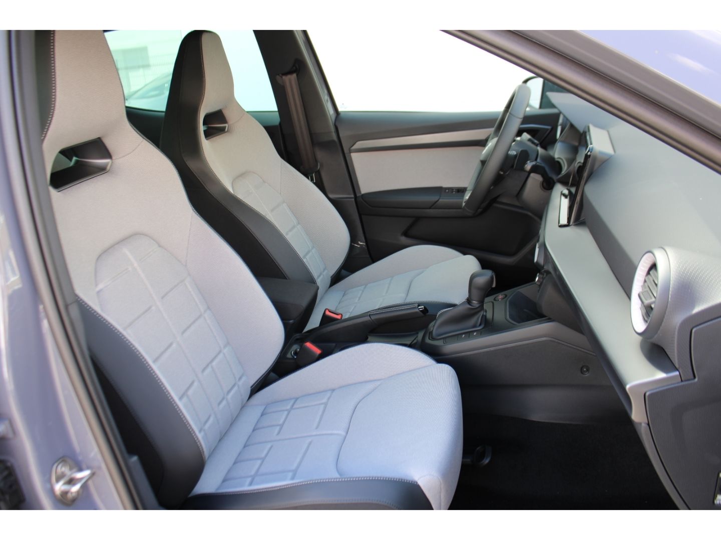 Fahrzeugabbildung SEAT Arona 1.5 TSI 110 kW FR DSG 10J Gar. ACC LED AHK