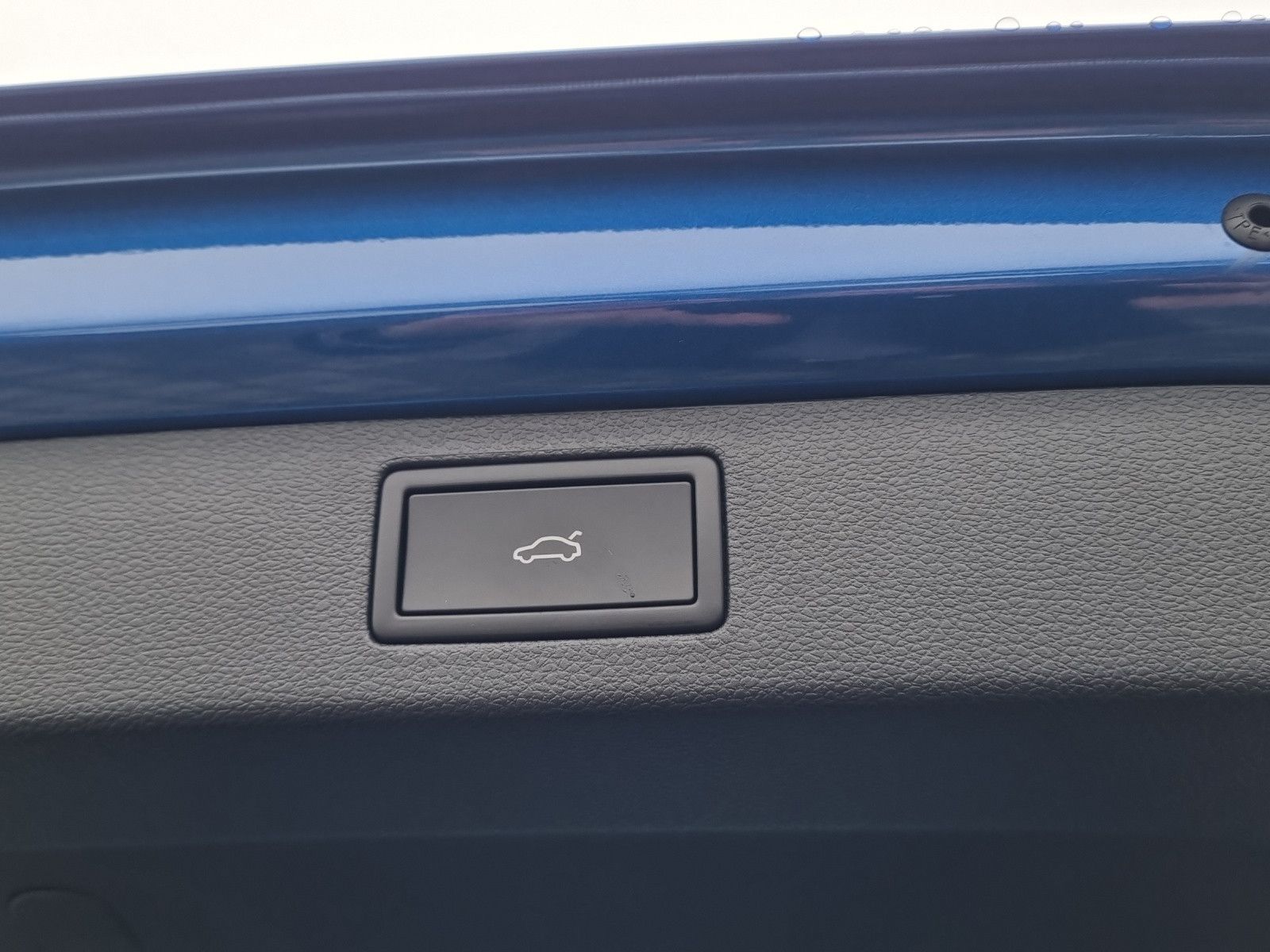 Fahrzeugabbildung SKODA Kamiq Tour 1,0 TSI 85KW/115PS DSG AHK Fahrassi+