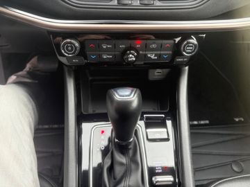 Fahrzeugabbildung Jeep Compass High Upland 4xe ACC AHK Nav Klimaaut uvm