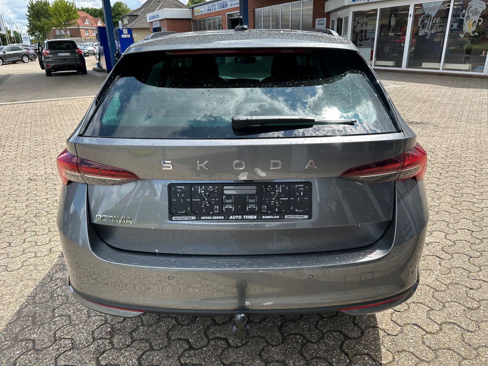 Fahrzeugabbildung SKODA Octavia Combi 1.5 TSI Selection DSG ACC/AHK/LED