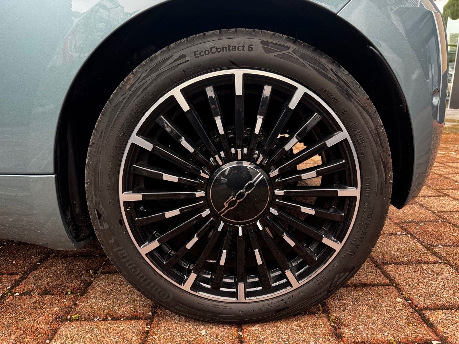 Fahrzeugabbildung Fiat 500e Icon Glasdach Navi Kamera Sitzheizung