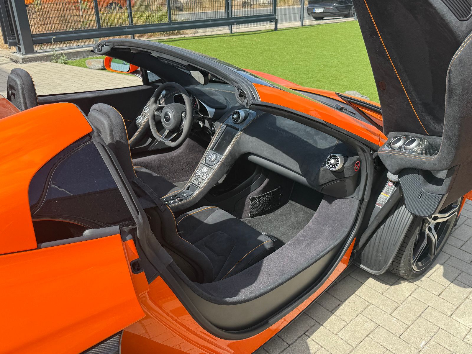 Fahrzeugabbildung McLaren 650S Spider-1.HD.-Carbon-TechPaket II-Sportausp.