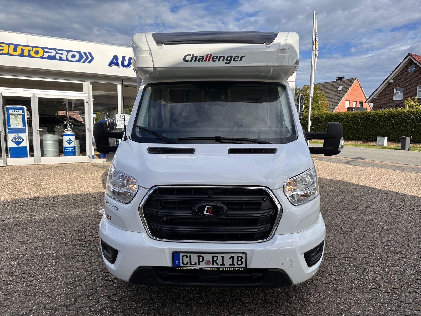 Fahrzeugabbildung Challenger 337 GA Etape Edition M25 Automatik Arctic-Paket
