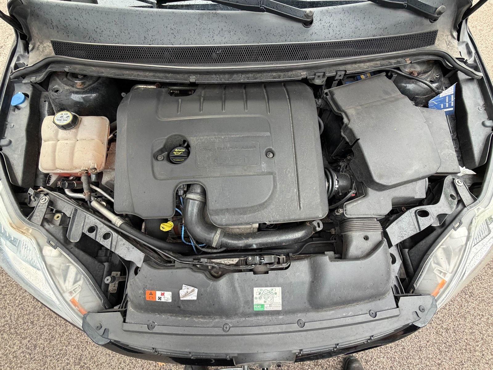 Ford Focus 2011 — photo 10