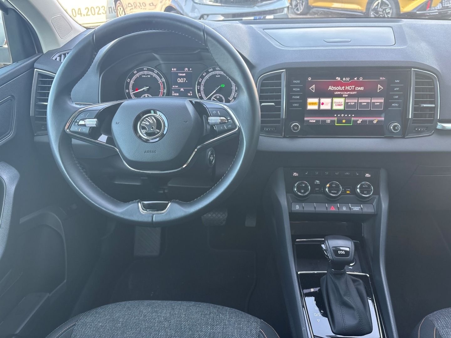 Fahrzeugabbildung SKODA Karoq Clever AHK BeheizbareWSS KLIMA ElekHeckkla