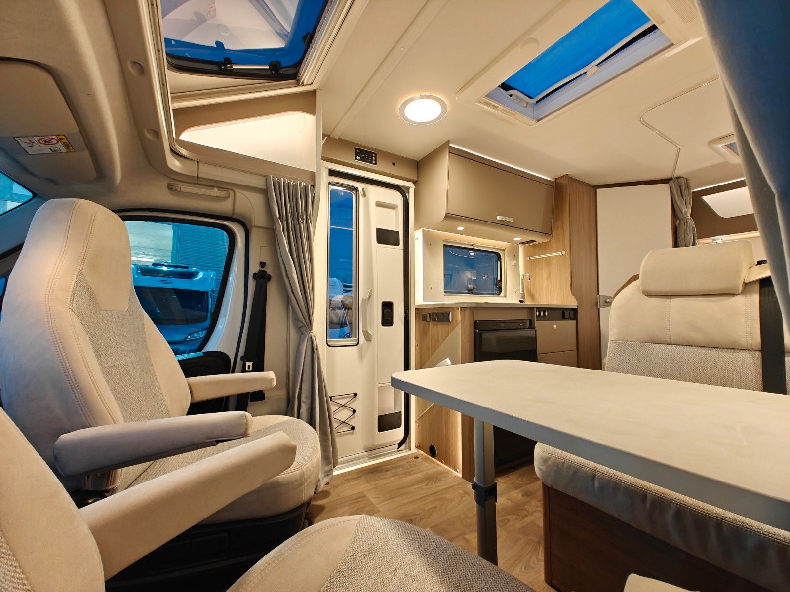 Fahrzeugabbildung Carado T-135 - SAT, TV, 2x Batterie, Solar, Automatik!