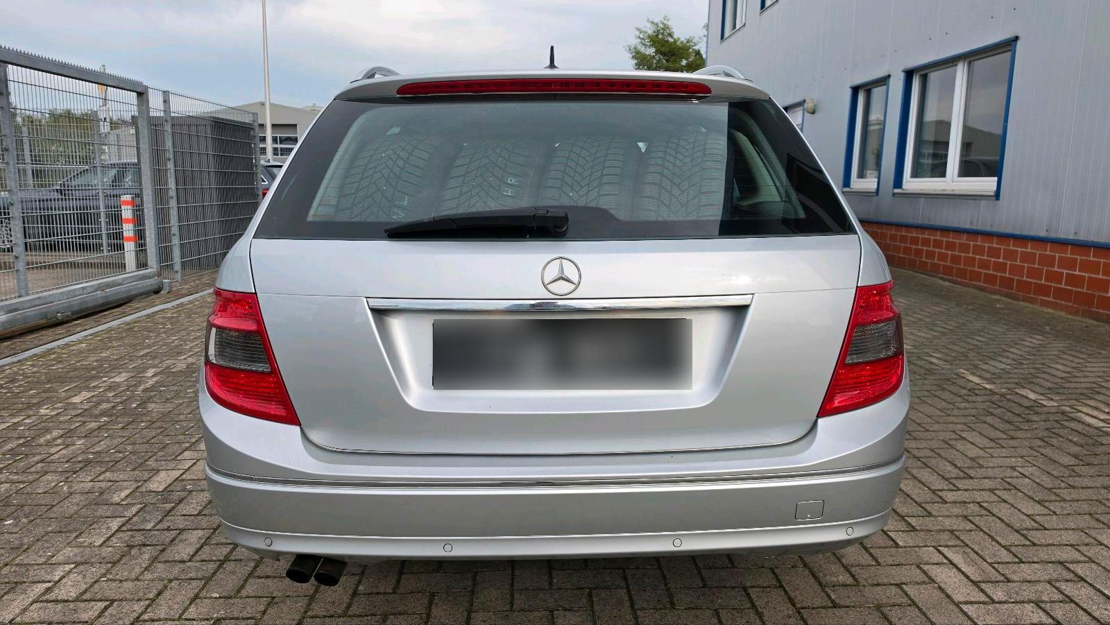 Mercedes-Benz C180 2010 — photo 7