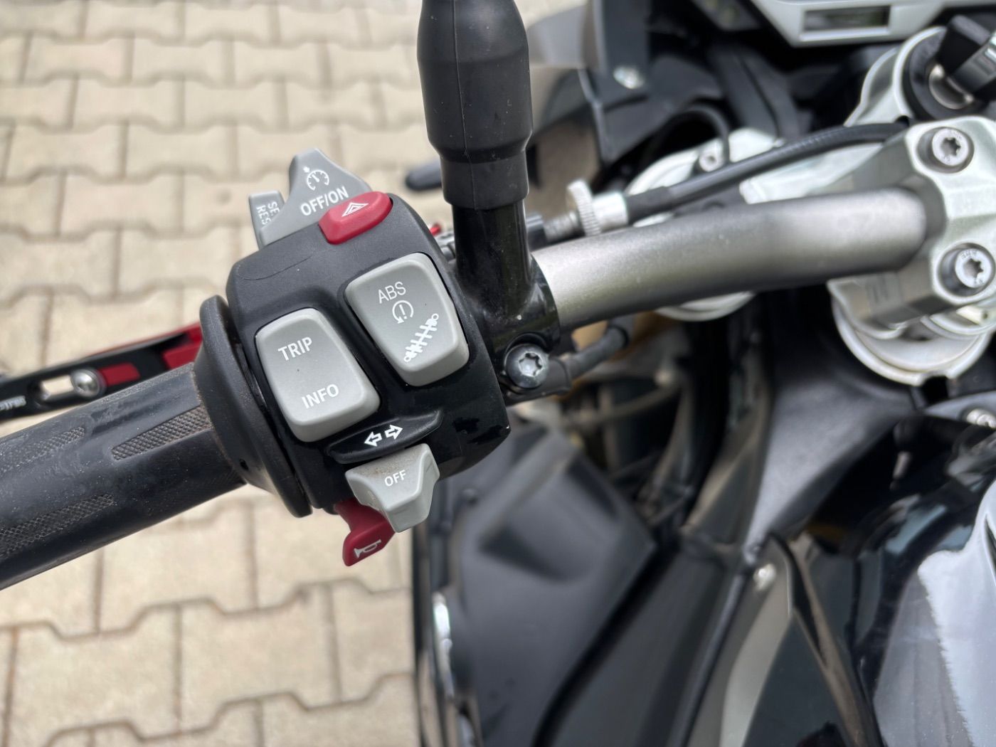 Fahrzeugabbildung BMW S 1000 R 2 Pakete