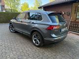 Volkswagen Tiguan R-Line 2.0 TSI 4Motion DSG | Panorama|AHK - Firmenfahrzeug gebraucht