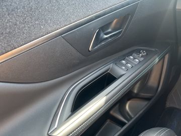 Peugeot 5008 Allure Pack1.2 136 Kam.+KeyLess+LED+Navi