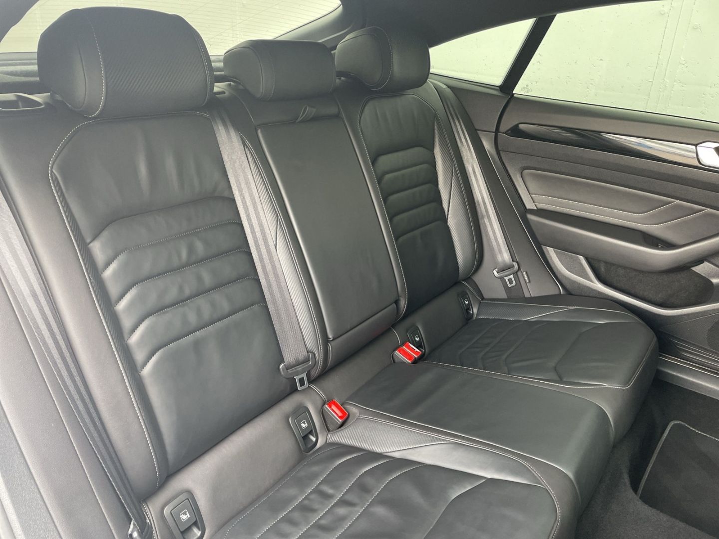 Arteon 2.0TSI DSG 4Motion R-Line Pano/AHK/Kamera