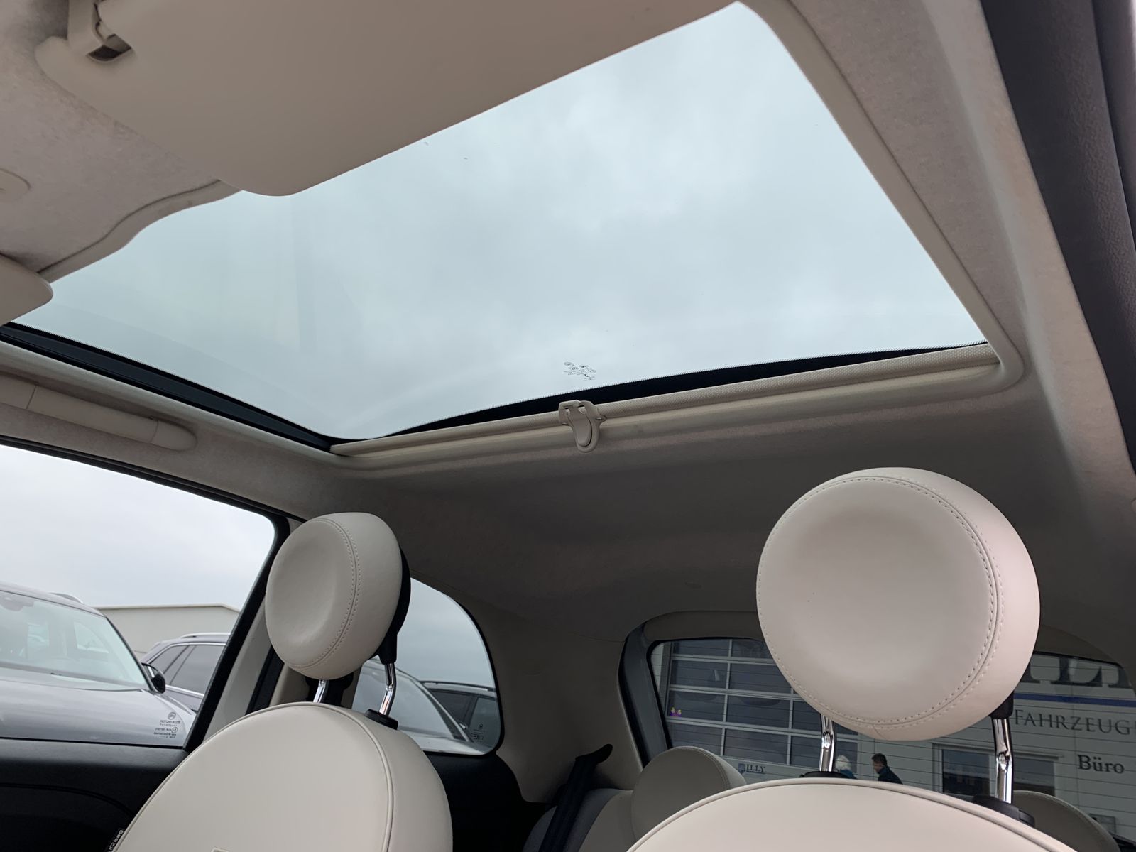 Fahrzeugabbildung Fiat 500 1.2*Collezione*CarPlay*PDC*Glasdach*Temp*