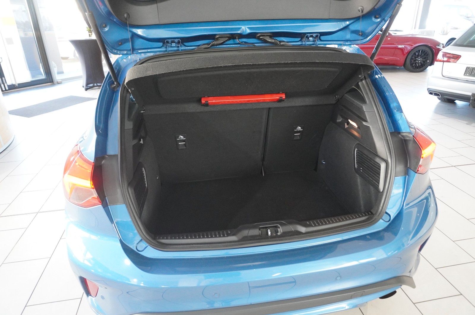 Fahrzeugabbildung Ford Focus Lim. ST 2.3 ECOBOOST NAVI/LED/SH/SPORT/B&O