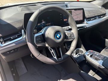 BMW iX1 xDrive30 M Sportpaket Head-Up HK HiFi DAB