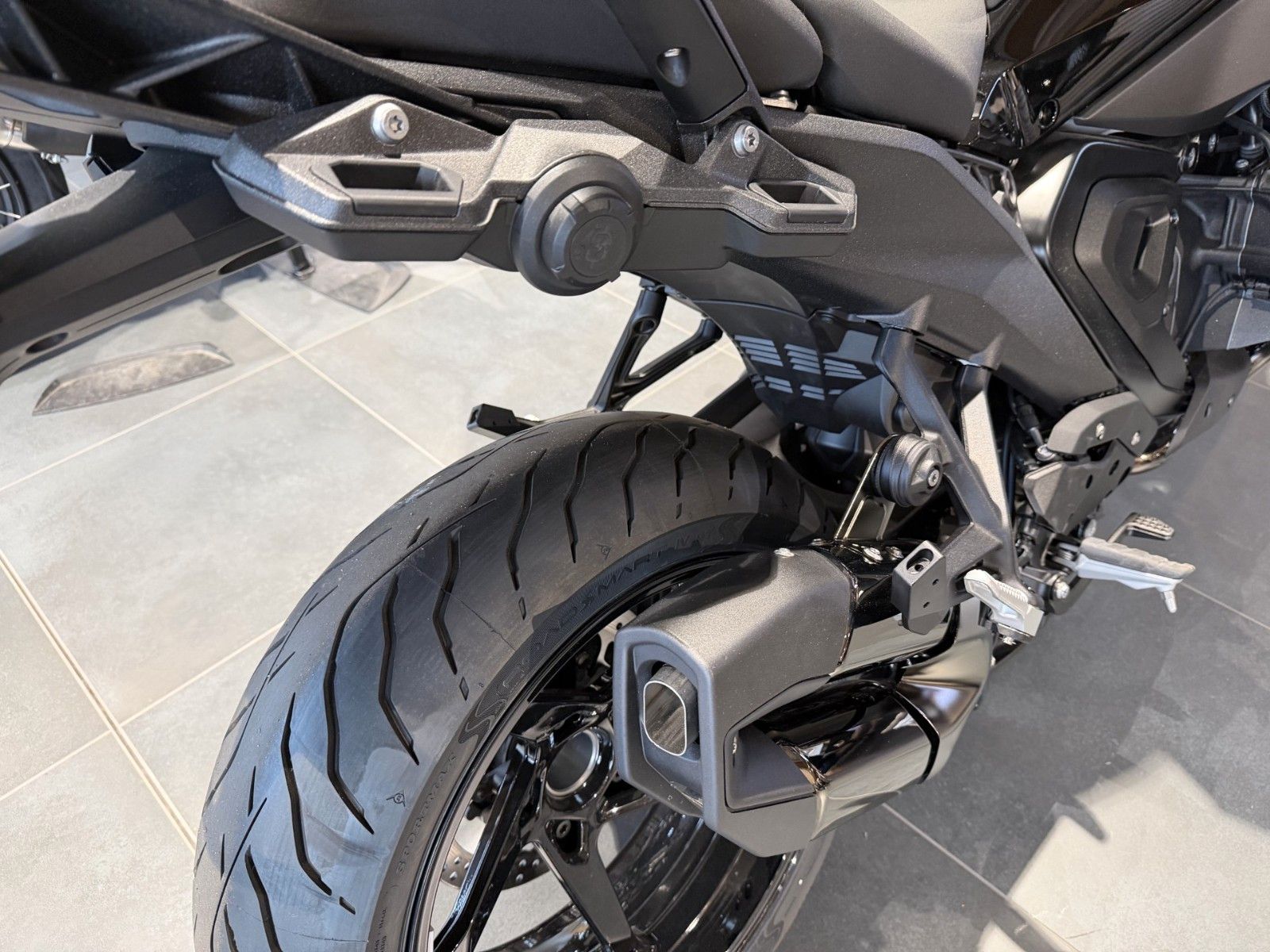 Fahrzeugabbildung BMW R 1300 RS ASA Triple Black 4 Pakete