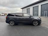 Kia Carnival - Kia Carnival: Van