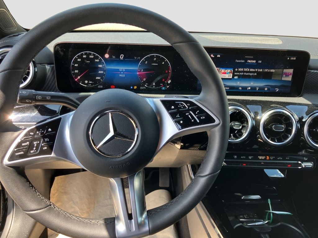 Fahrzeugabbildung Mercedes-Benz CLA 180 d Shooting Brake Progressive*Night Paket