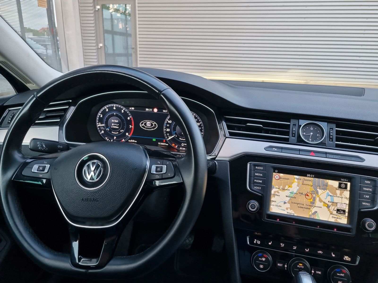 Fahrzeugabbildung Volkswagen Passat Variant 1.8 TSI DSG R-Line AHK eKLAPPE KA