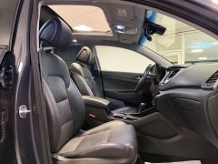 HYUNDAI Tucson 2.0 4WD PANO NAVI CAM LEDER AHK 2.HAND