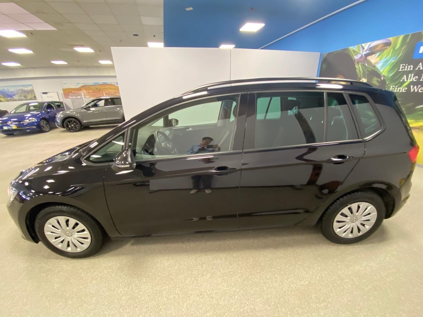 Fahrzeugabbildung Volkswagen Golf VII SPORTSVAN 1.2 TSI+ACC+SITZHEIZ+GARANTIE