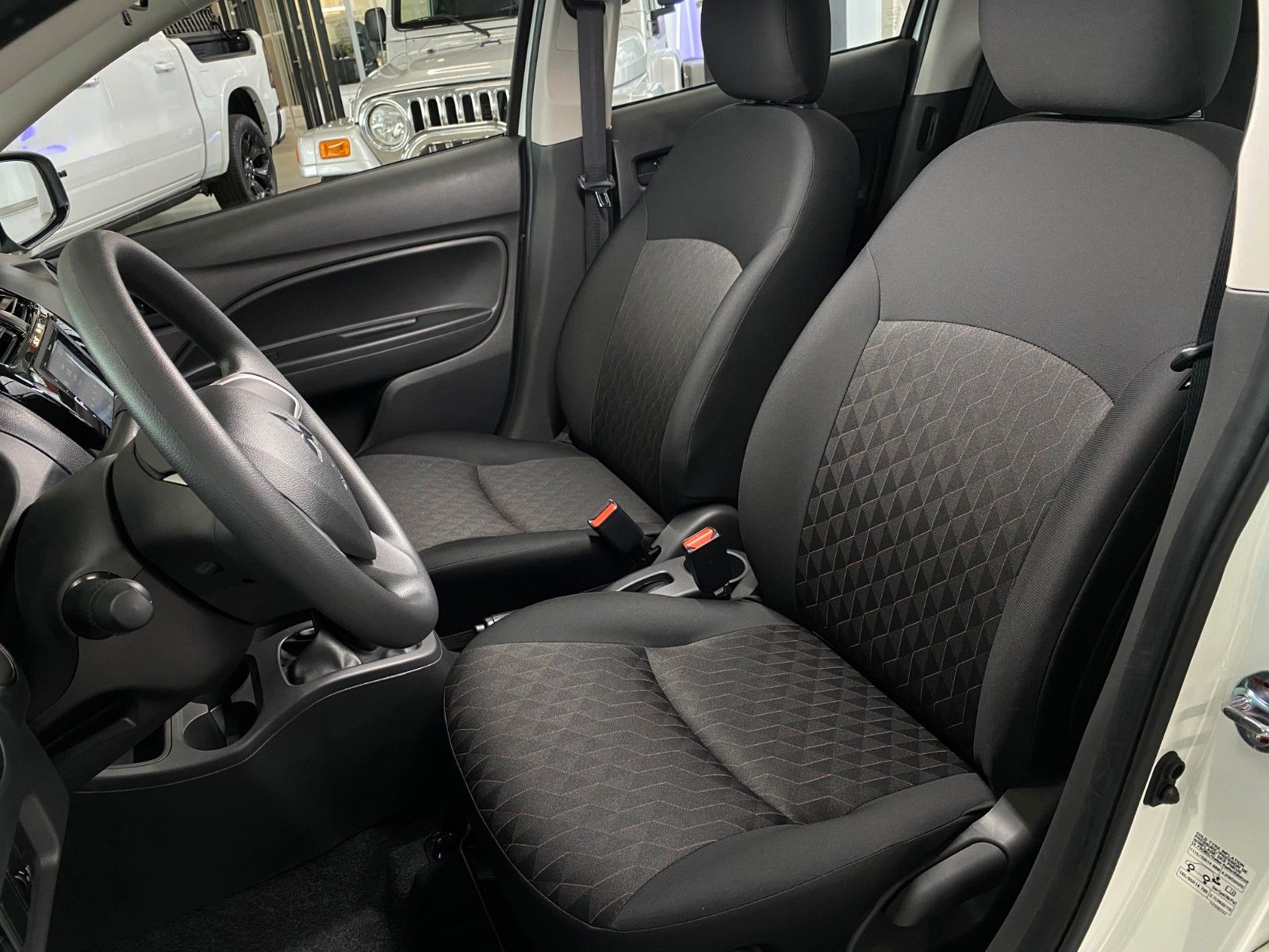 Fahrzeugabbildung Mitsubishi Space Star 1,2 Select Klima DAB+ SALE