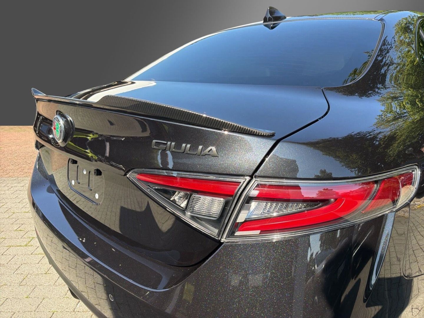 Fahrzeugabbildung Alfa Romeo Giulia Quadrifoglio Oro -Akrapovic-Carbon Dach-