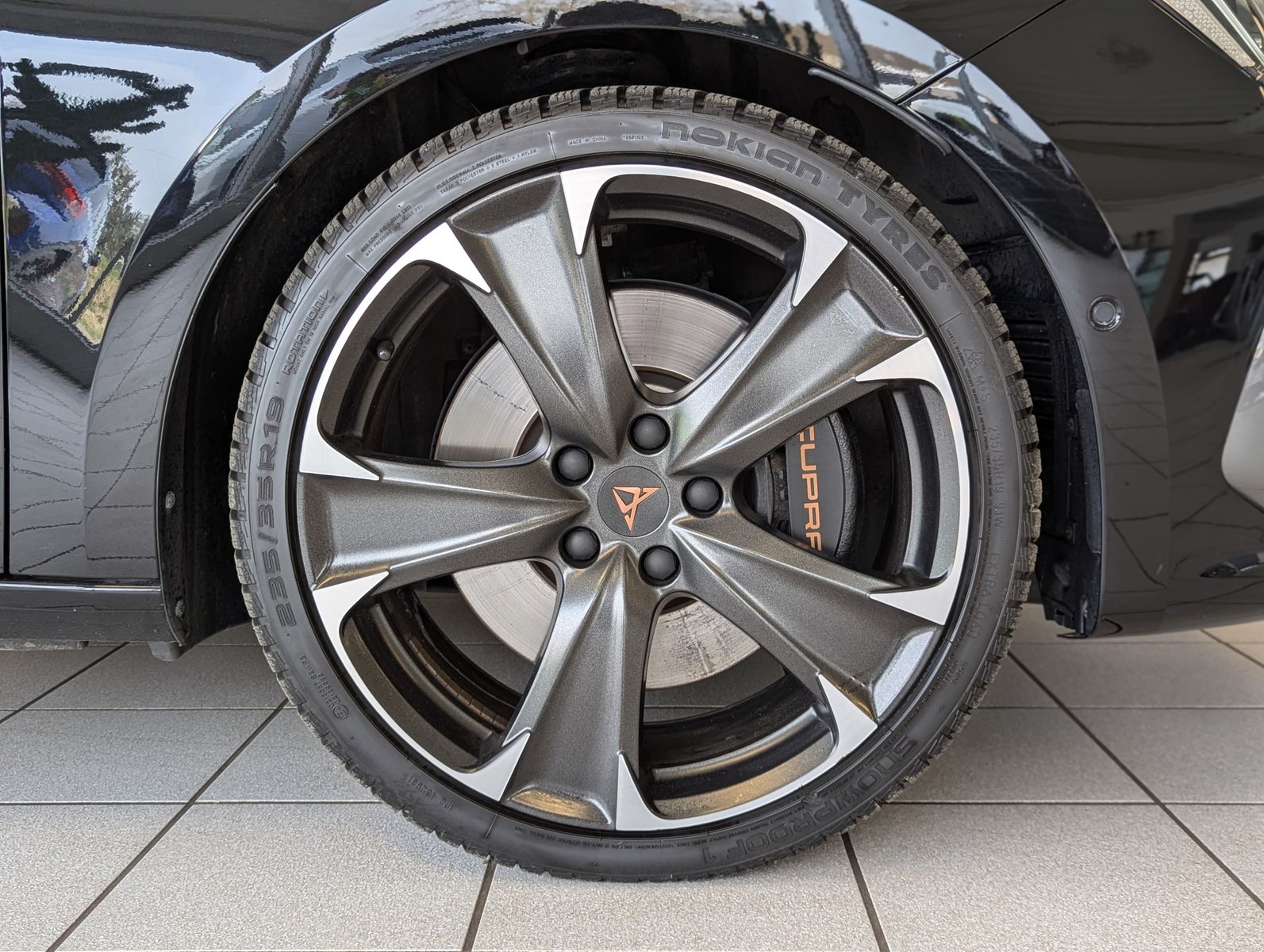 Fahrzeugabbildung CUPRA Leon 2.0 TSI VZ 4Drive Vision+ Matrix Pano ACC