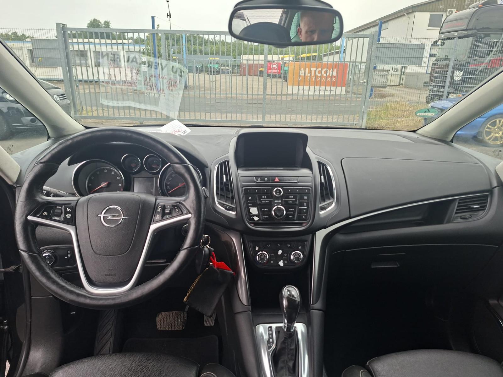 Opel Zafira 2015 — photo 6