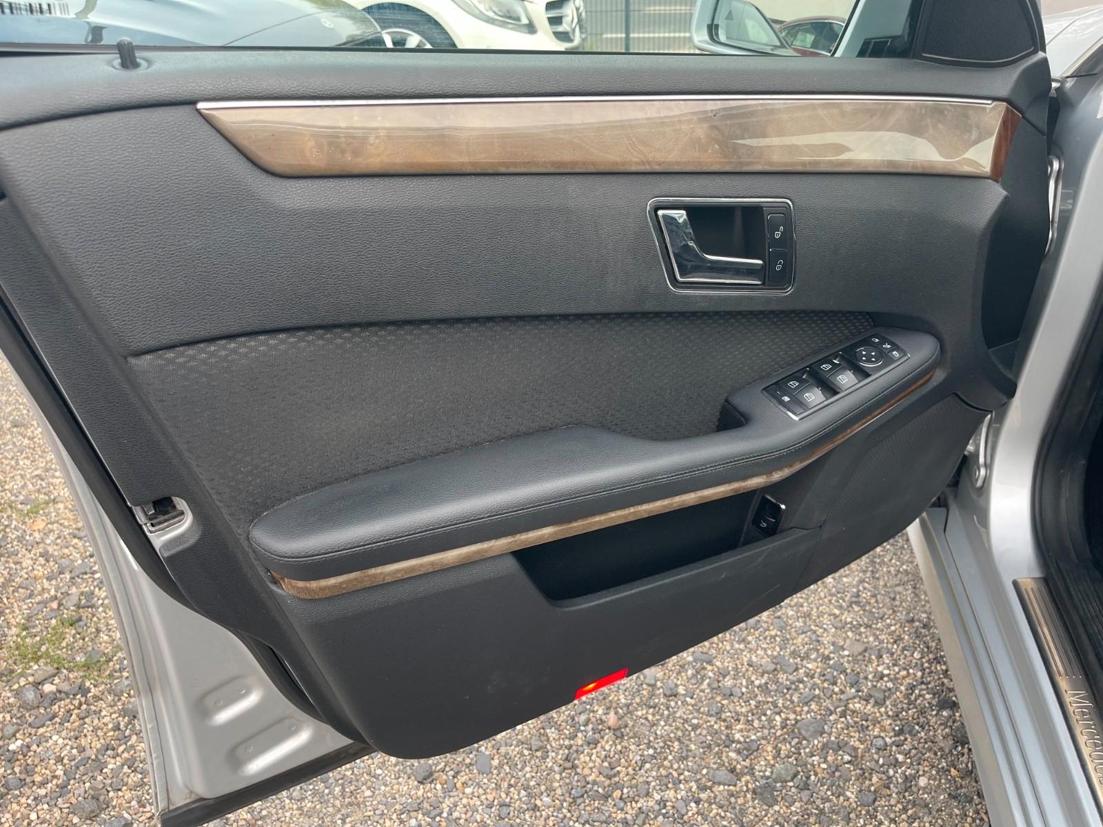 Mercedes-Benz E350 2010 — photo 30