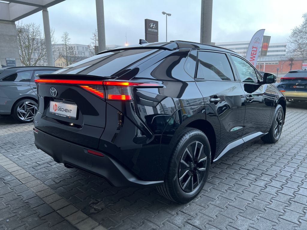 Fahrzeugabbildung Toyota BZ4X 73 kWh Teamplayer 360° KAMERA