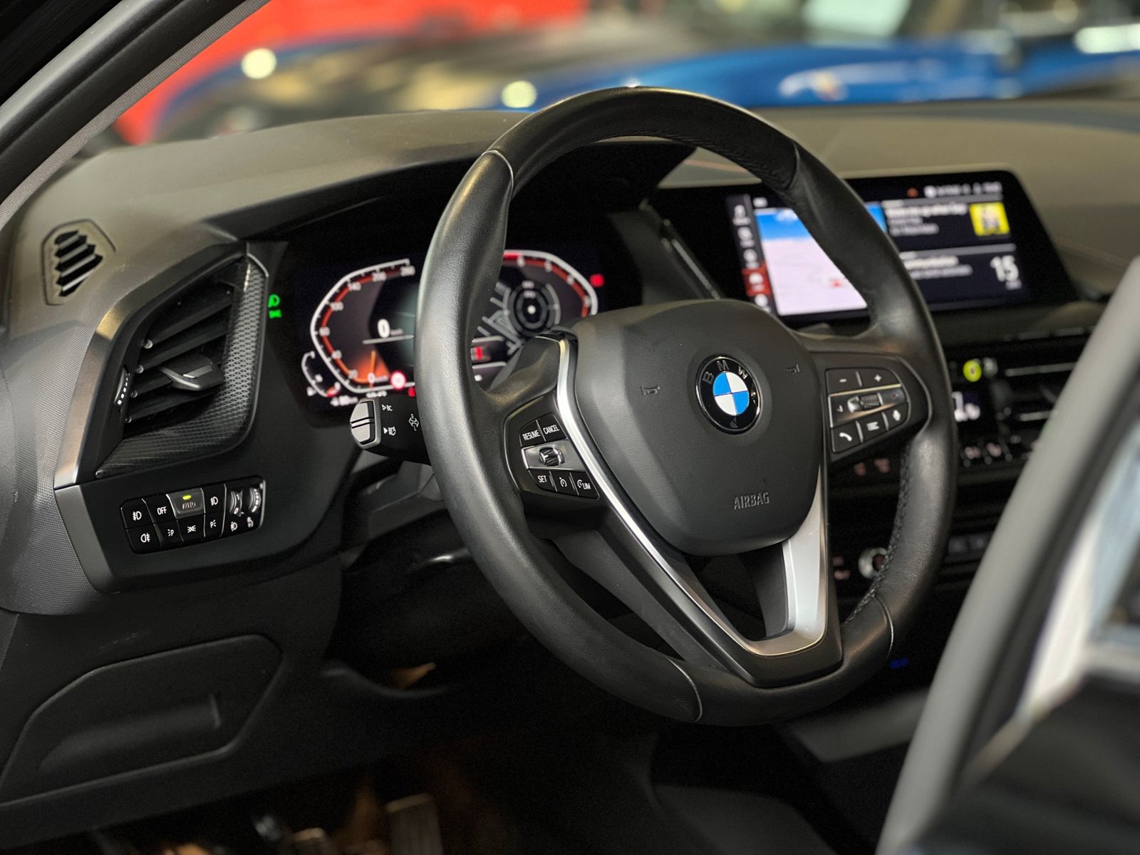 Fahrzeugabbildung BMW 118i Sport Line KLIMA LED NAVI SHZ