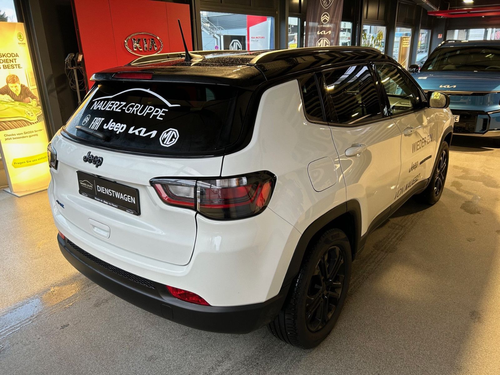 Fahrzeugabbildung Jeep Compass Upland Plug-In Hybrid 4XE