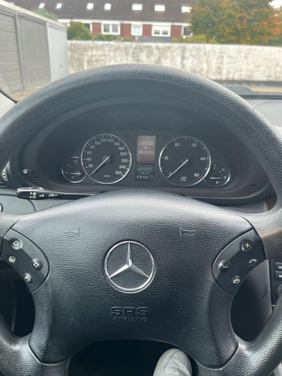 Mercedes-Benz C220 2005 — photo 9