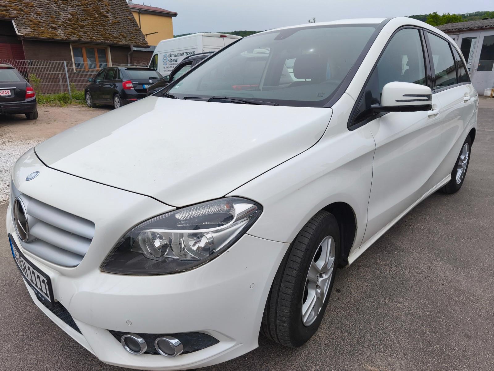 Mercedes-Benz B 180 , erst 67.000 km, AHK, TÜV neu