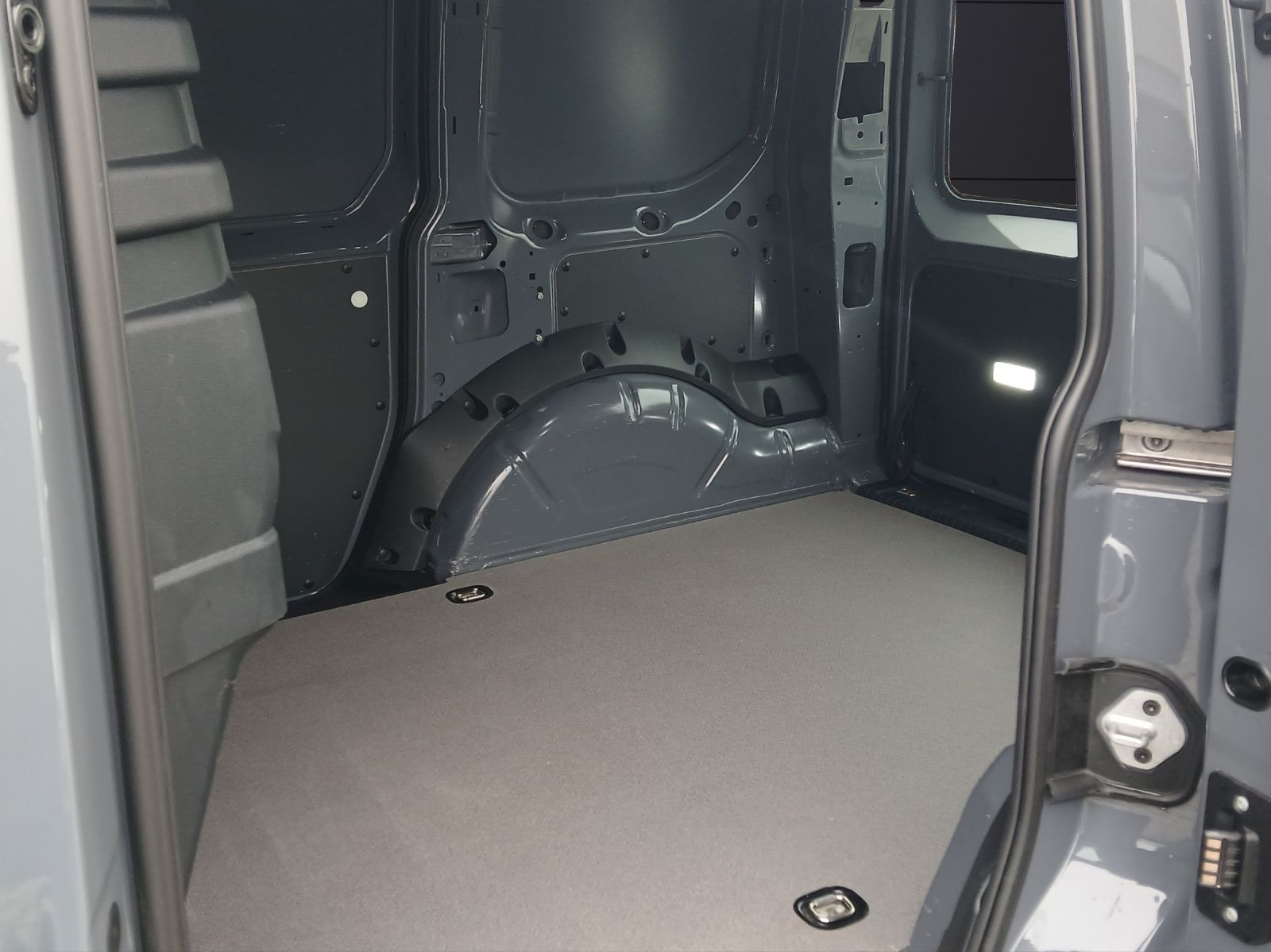 Fahrzeugabbildung Volkswagen Caddy Kasten TSI Basis AHK Klima RFK SH