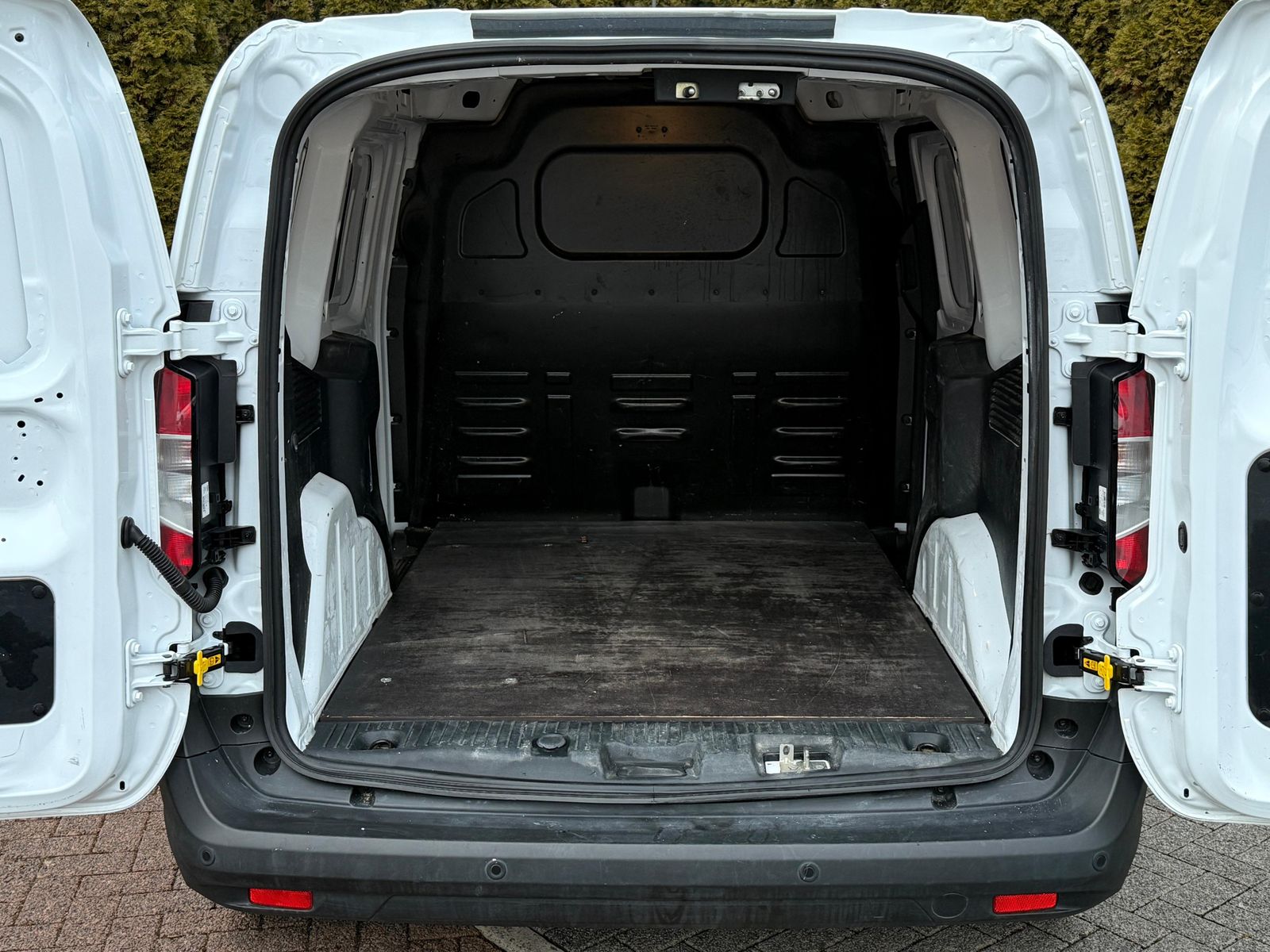 Fahrzeugabbildung Ford Transit Courier 1.5 TDCi CARPLAY+KLIMA+PDC+VIRT+