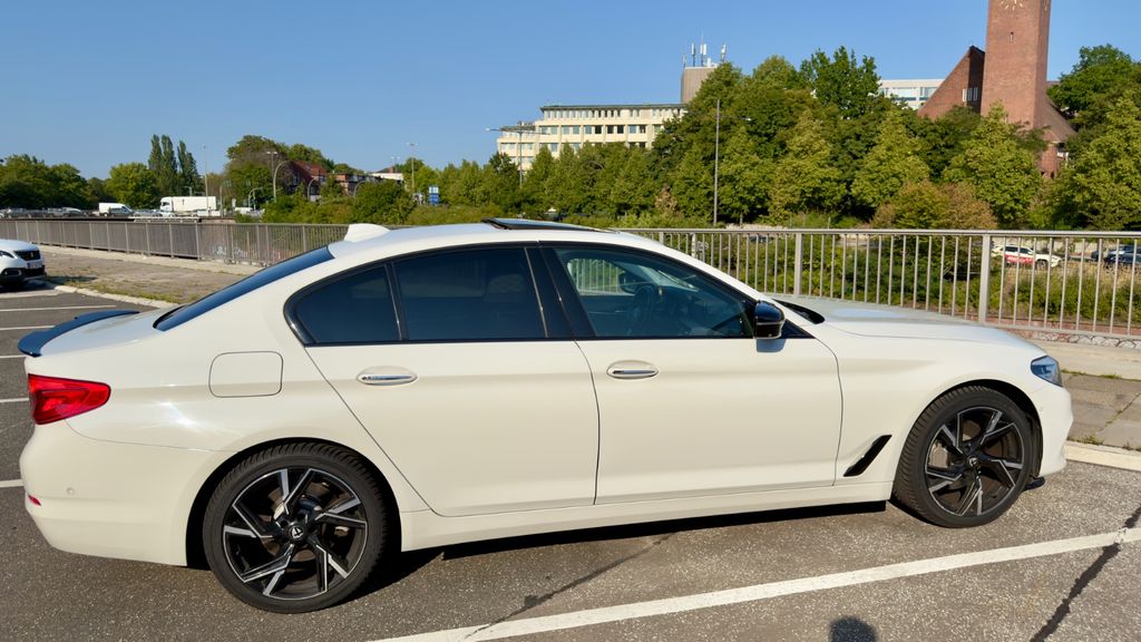 Image of BMW 530