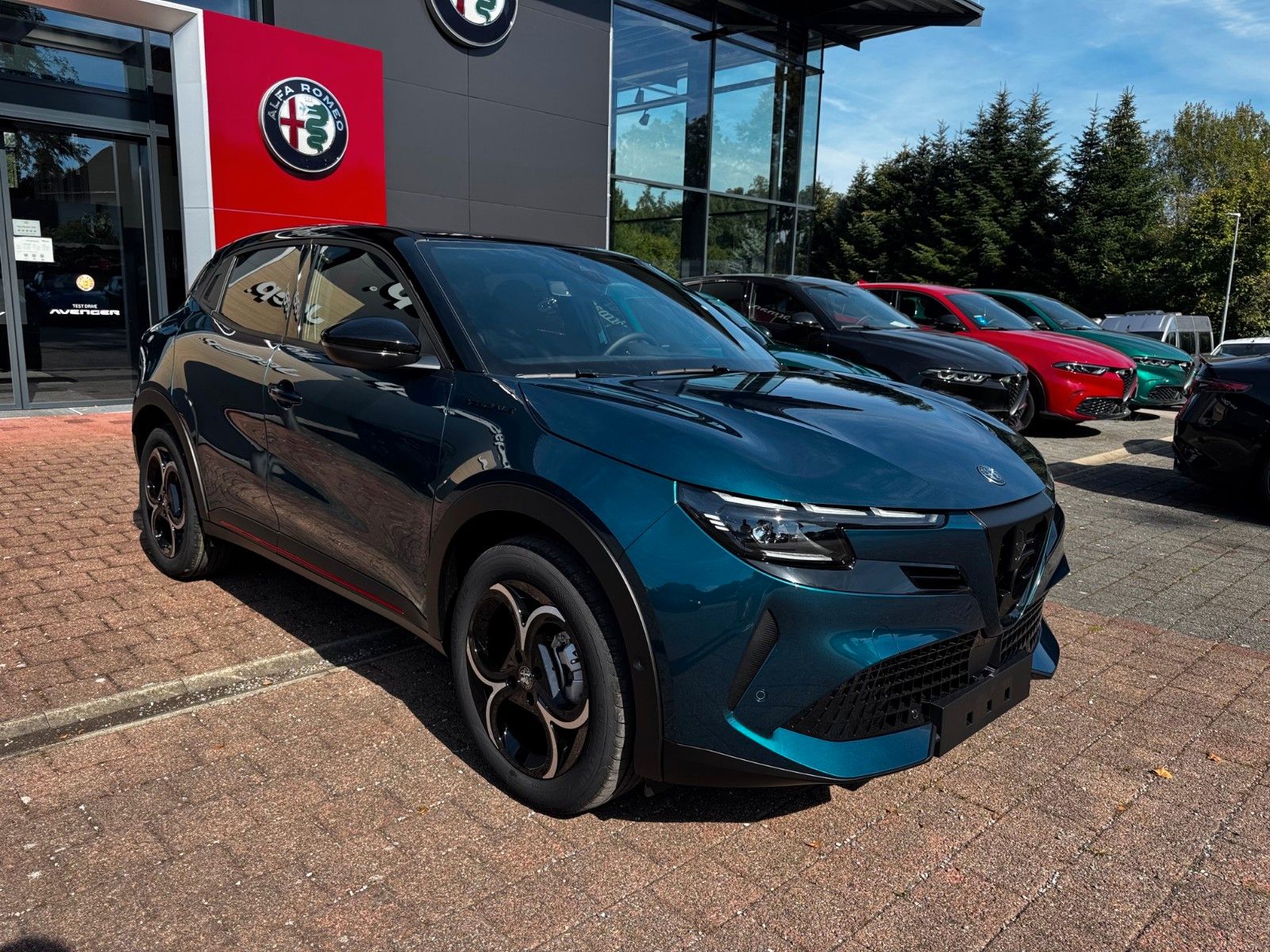 Fahrzeugabbildung Alfa Romeo Junior 1.2 Speciale Automatik Navi LED Sitzhzg.